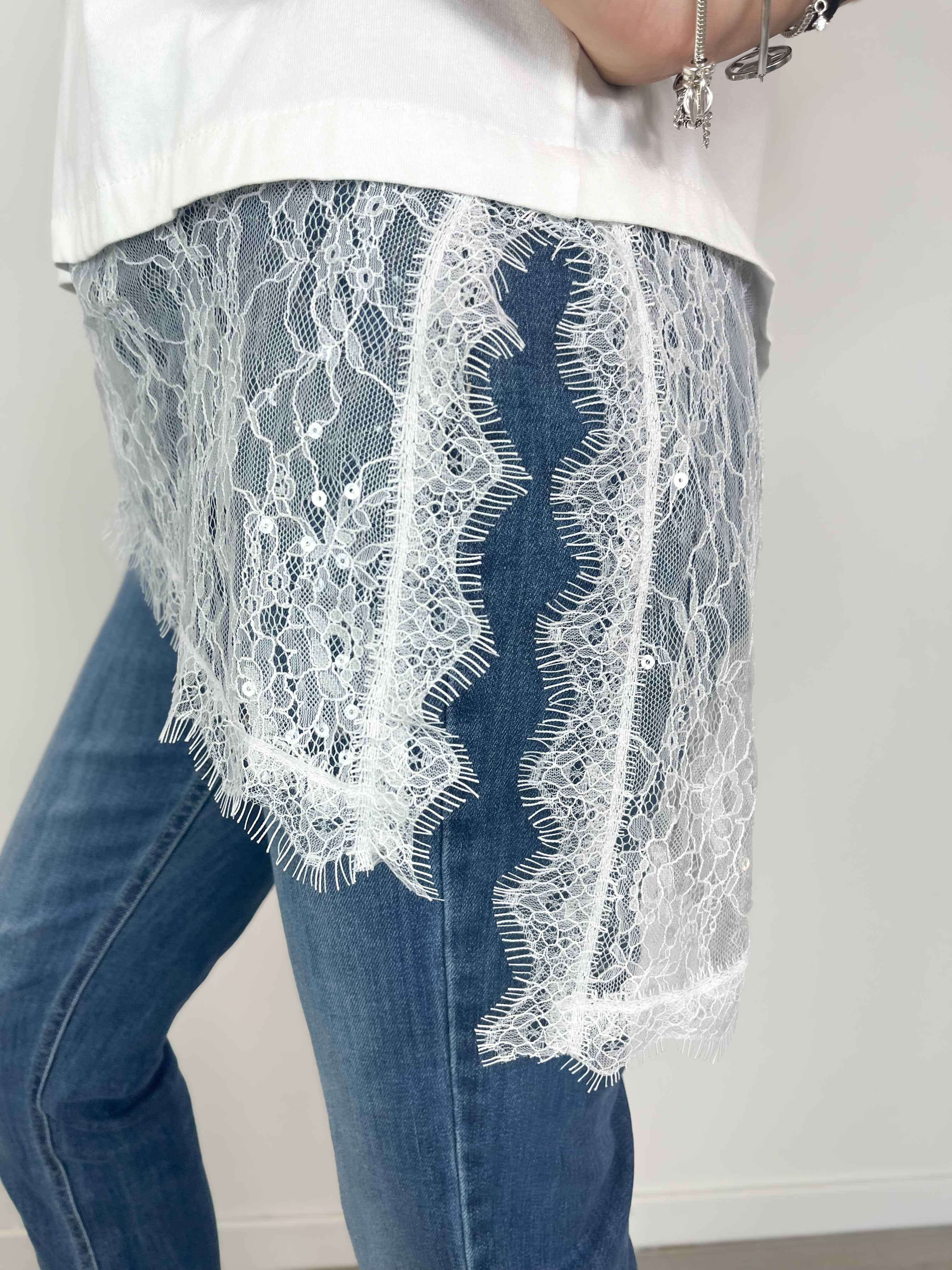 Kikisix - T-shirt con pizzo asimmetrico - Bianco - Image 4
