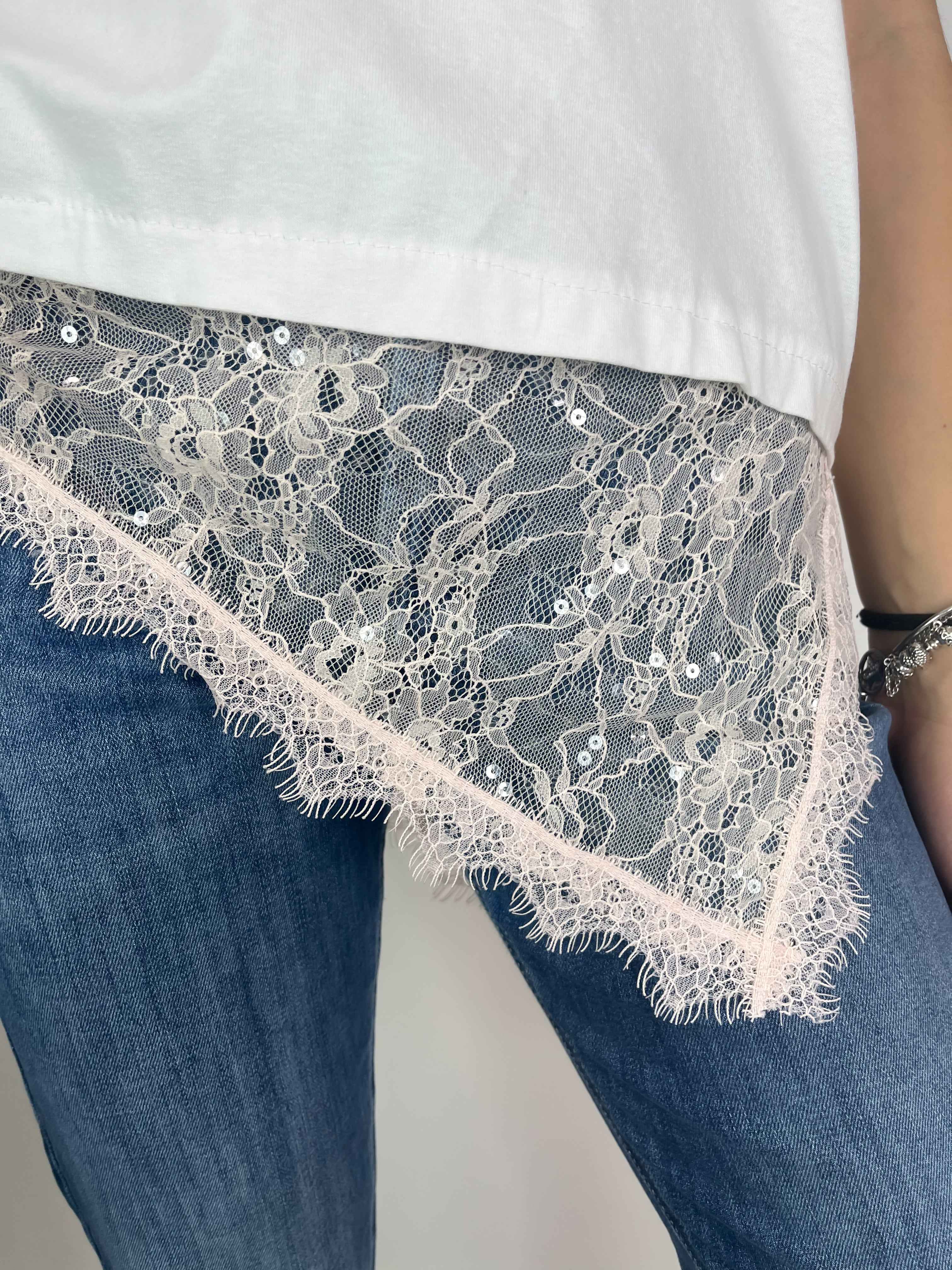 Kikisix - T-shirt con pizzo asimmetrico - Rosa - Image 4